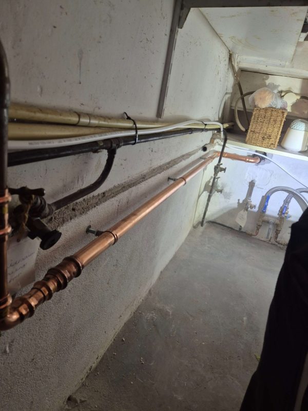 Deels vervangen gasleiding woning in Bussum